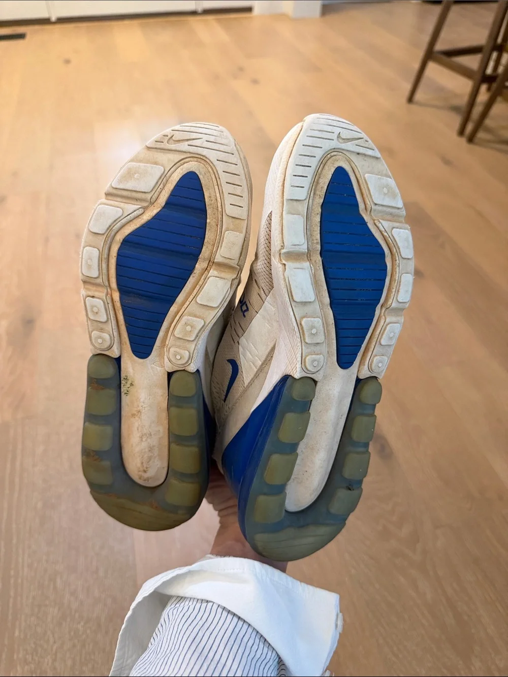 Nike Air Max 270 6.5Y White with Bright Blue Sneakers
